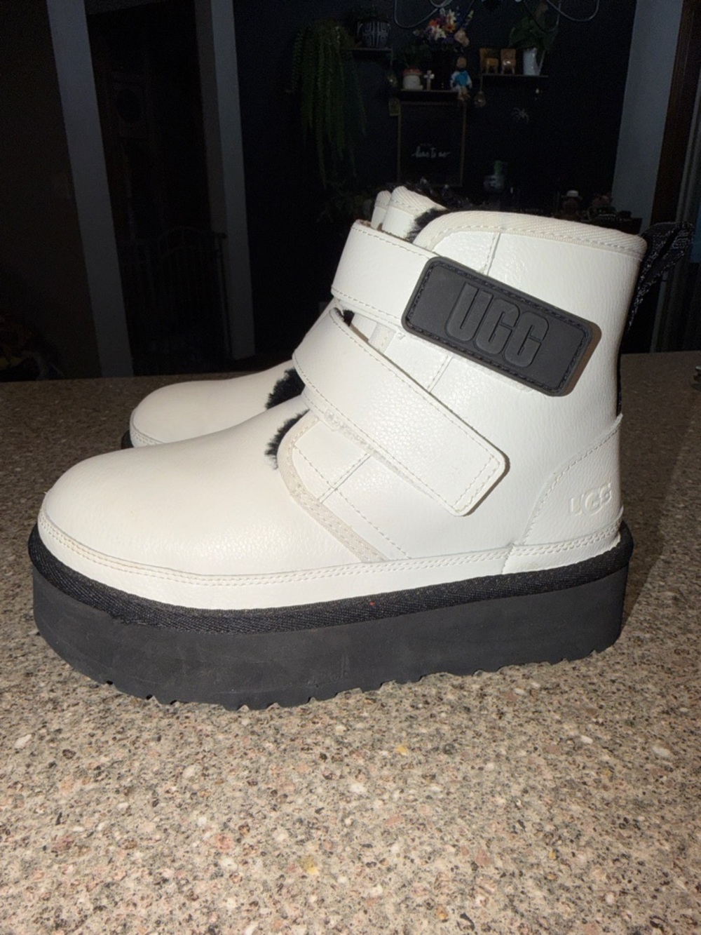 UGG Kids Neumel Platform leather boots
